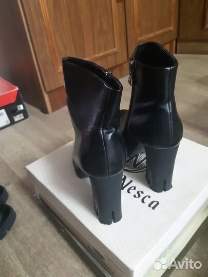 Ботильоны женские с серебристой вставкой