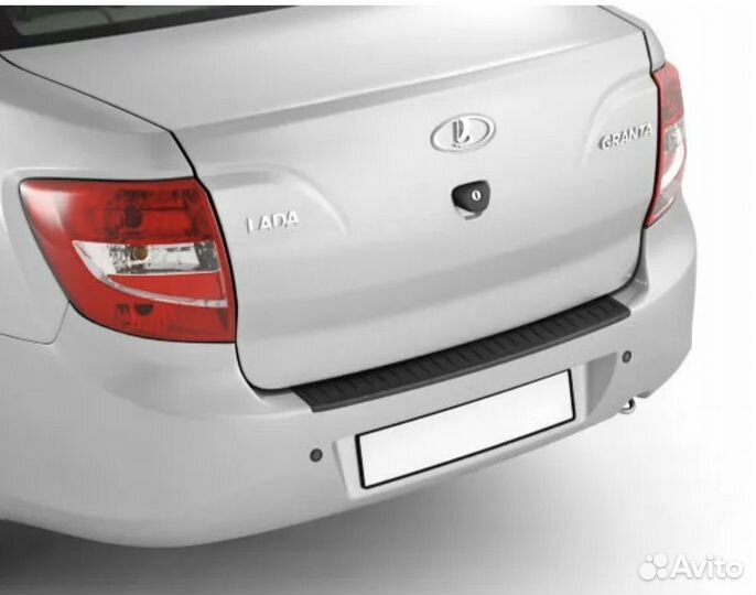 Накладка на задний бампер Гранта