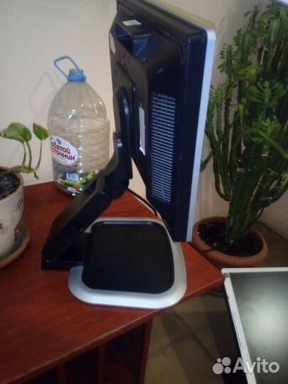 Монитор HP L1750 и 1740