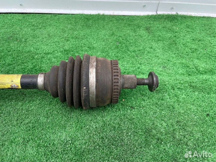 Полуось (привод) передняя левая L Audi A4