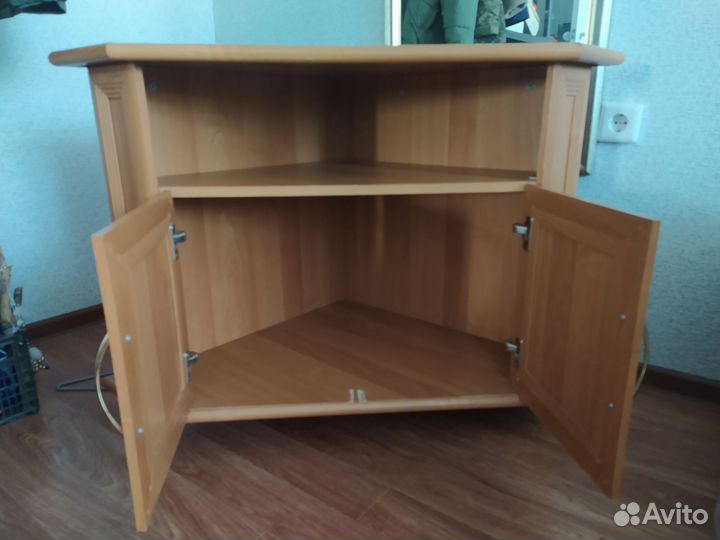 Тумба под телевизор угловая