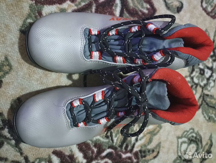 Лыжи беговые детские 150см с ботинками 36р