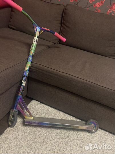 Трюковой самокат (snowscoot)