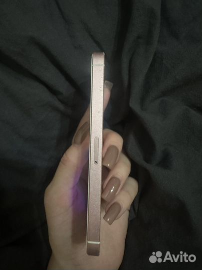 iPhone SE, 32 ГБ