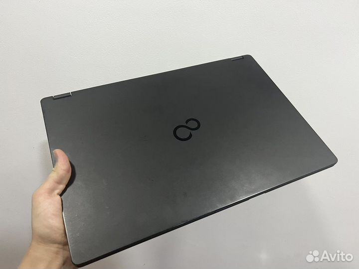 Ноутбук Fujitsu lifebook U757