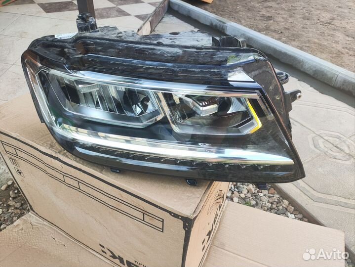 Фара правая Volkswagen Tiguan 2 2016-2020 LED