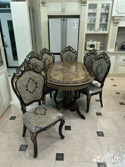 Стол обеденный