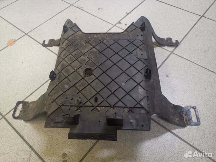 Кронштейн подлокотника Cadillac Escalade gmt 900