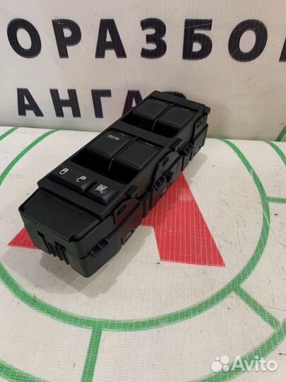 Кнопка управления стеклоподъемниками передняя