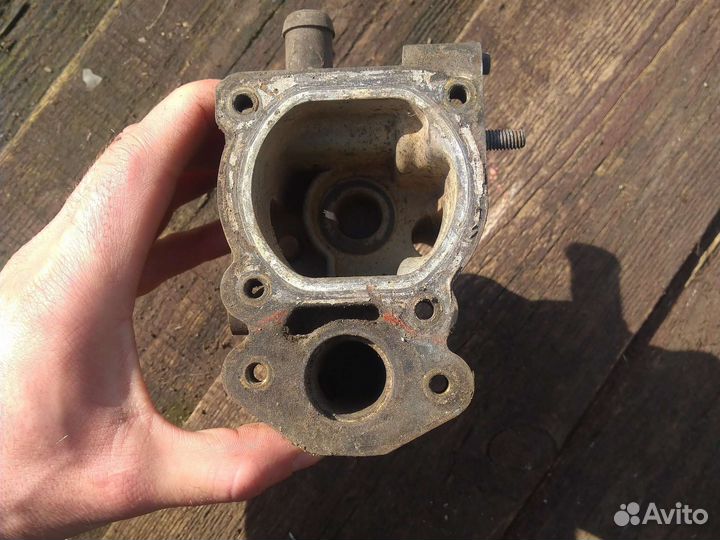 Опель Астра Н корпус термостата