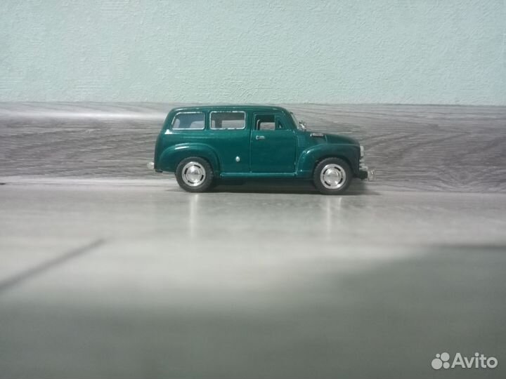 Игрушечная машинка