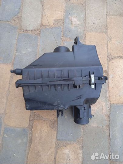 Корпус воздушного фильтра Ford Escape 2 2.3 2008