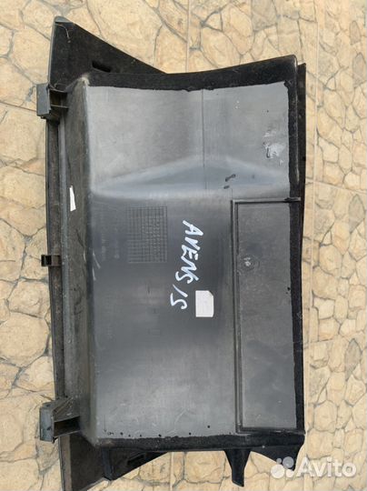 Toyota avensis т250 бардачок