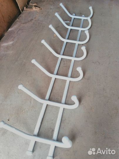 Вешалка настенная металлическая