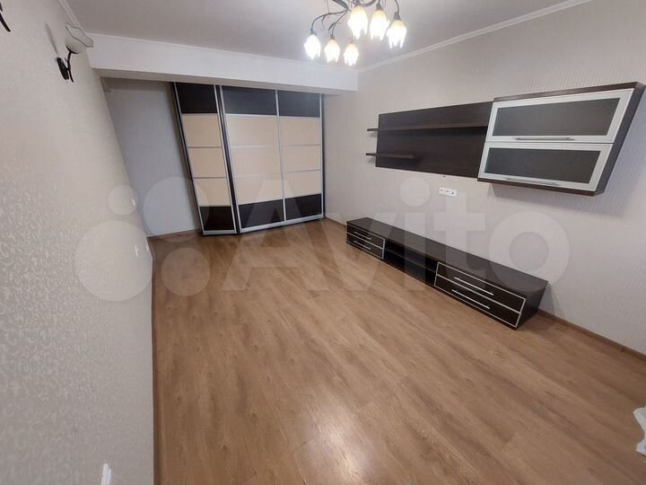 3-к. квартира, 86 м², 2/8 эт.