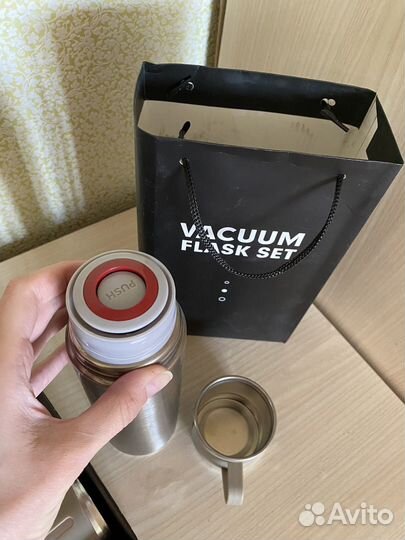 Термос с тремя кружками