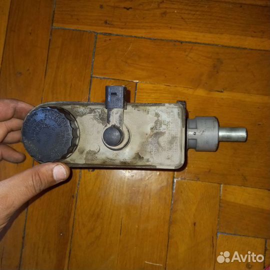 Бачок гидроусилителя на volkswagen polo 3