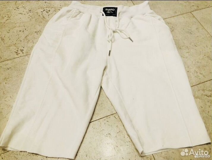 Два больших пакета одежды 44