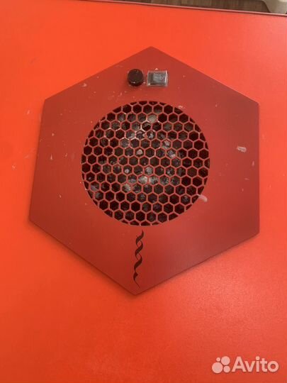 Маникюрный стол с вытяжкой