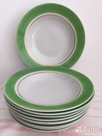 Сахарница, тарелки, пиалы, салатник