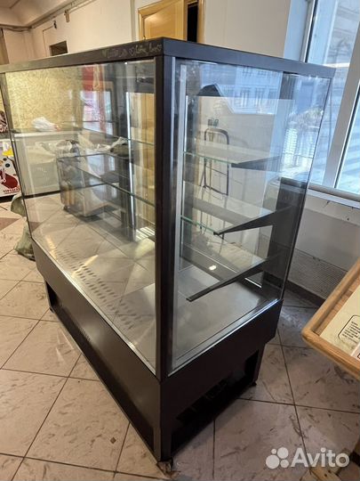 Кондитерская витрина