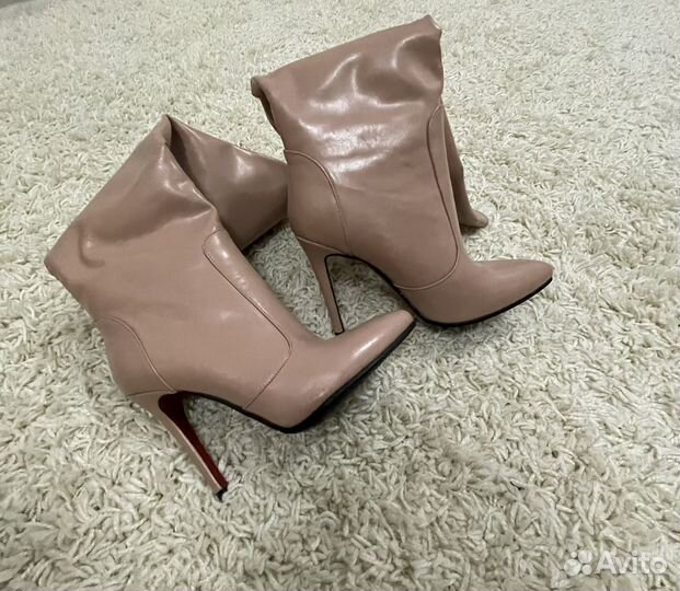 Сапожки женские