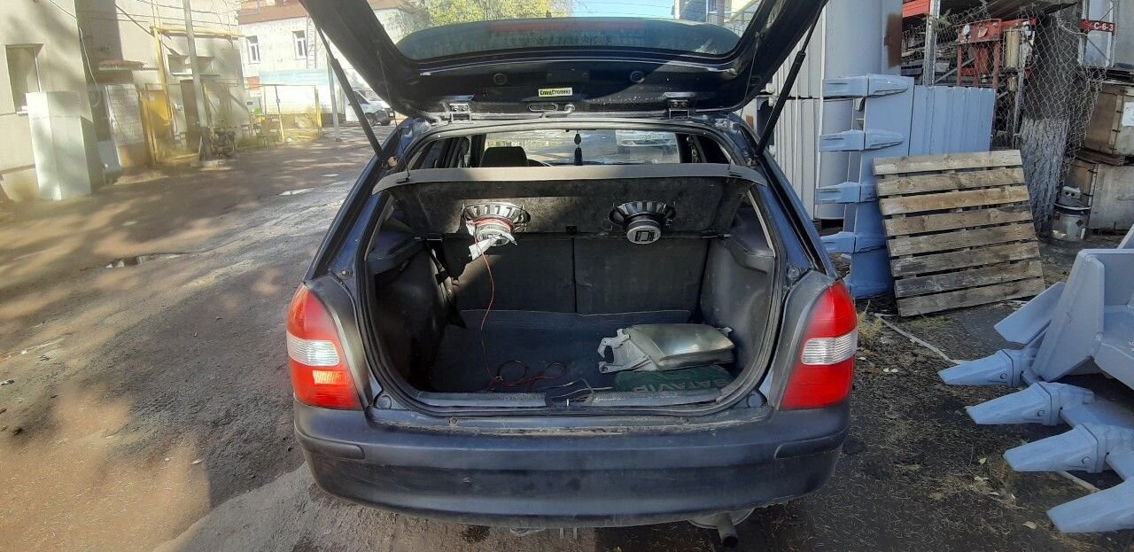 Mazda 323: фото владельца