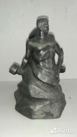 Статуэтка металлическая