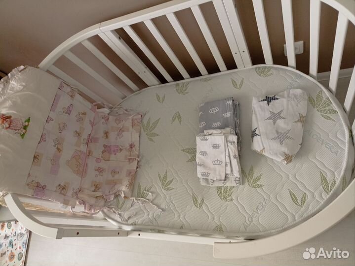 Детская кровать овальная с маятником трансформер