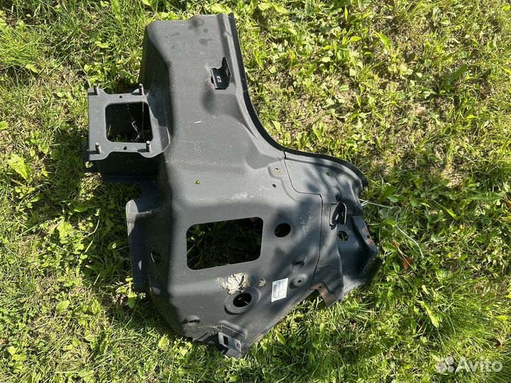 Кронштейн заднего усилителя правый Инфинити QX70