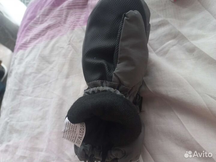 Продам варежки размер на ребёнка от 3 до 5 лет