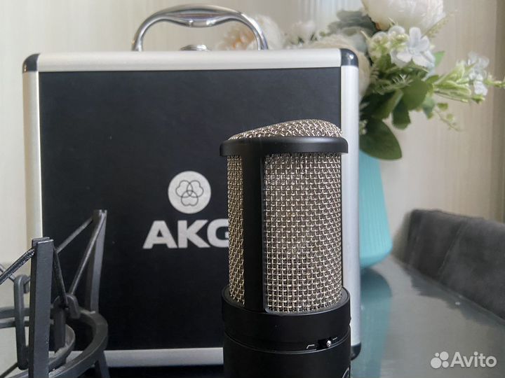 Микрофон akg p220