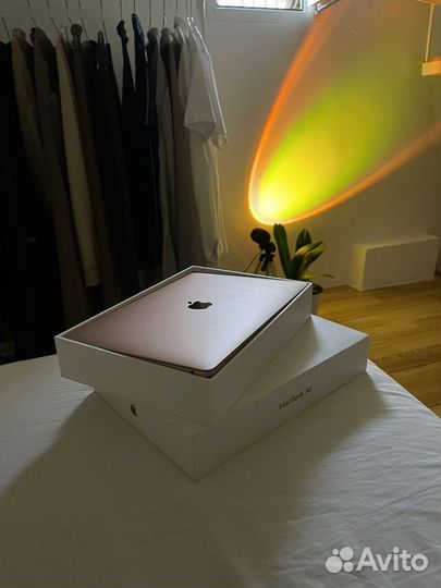 MacBook Air 13 2020 M1 Gold (70 циклов)