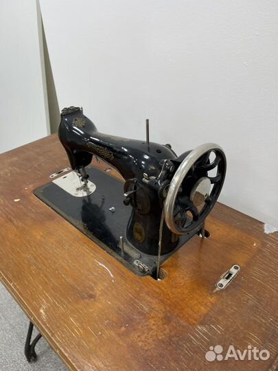 Швейная машина ретро