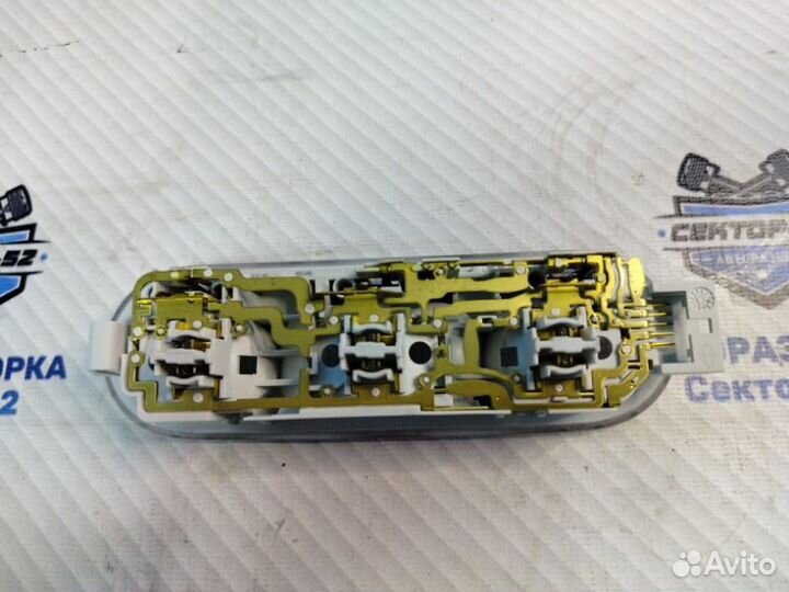 Плафон салонный передний Nissan Juke F15