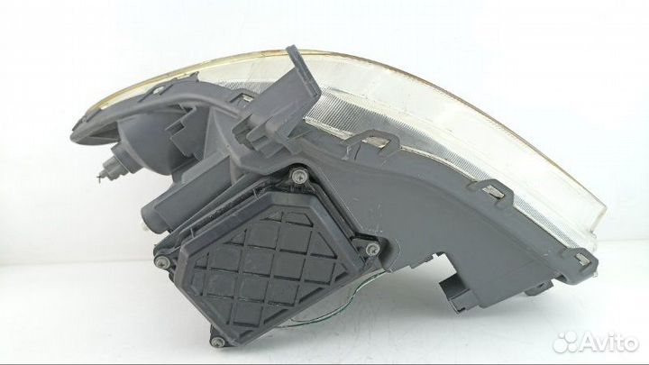 Фара правая Toyota Ist NCP60