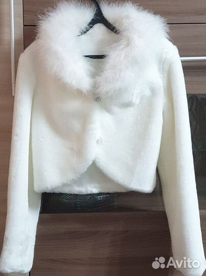 Зимняя тёплая свадебная накидка-болеро