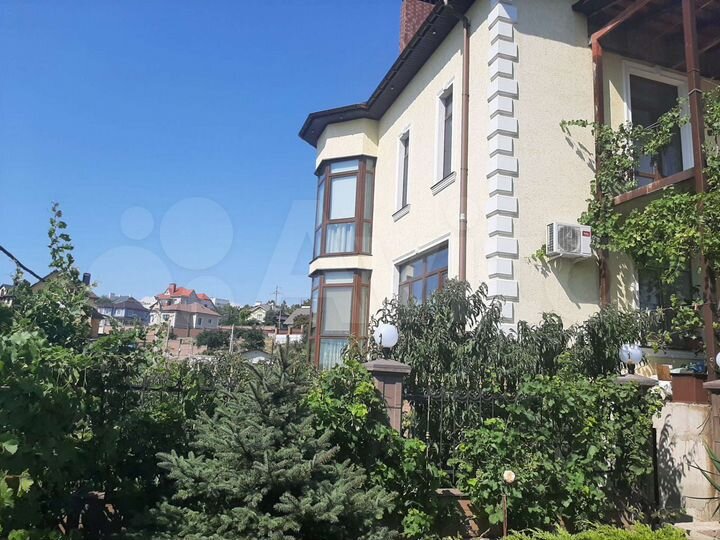 Дом 349 м² на участке 7,5 сот.