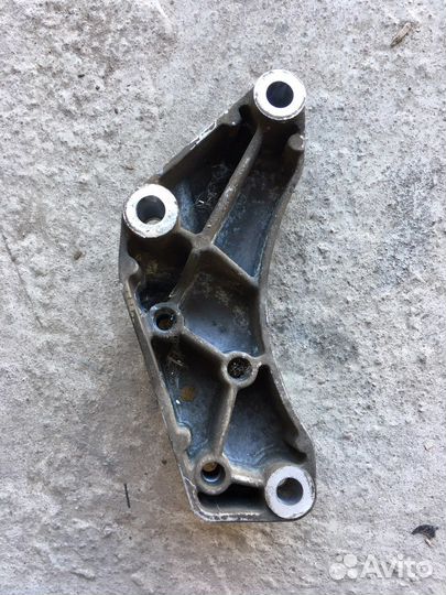 Кронштейн кпп Audi A3 8P (3580)