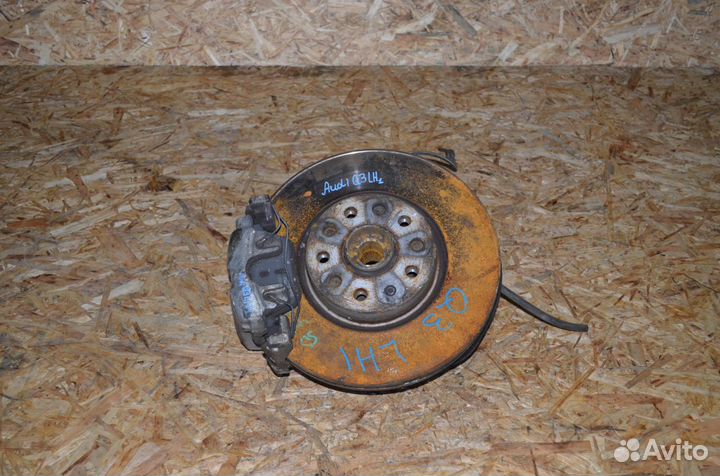 Кулак поворотный передний левый Audi Q3 8U