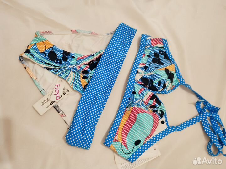 Купальники новые 75б-75с. Frey