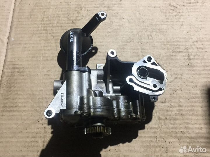 Масляный насос VW Passat B6, 1.8, BZB