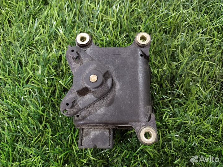 Моторчик заслонки печки Volkswagen Passat (B5) V