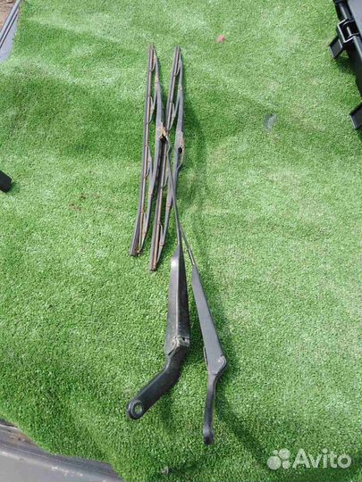 Поводок дворников передний Chevrolet Niva