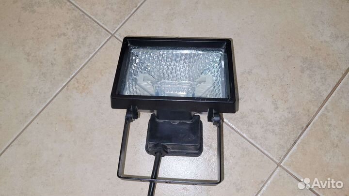 Прожектор галогеновый