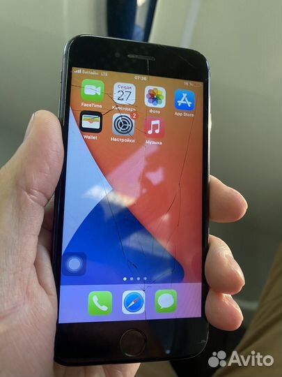 Телефон iPhone 8 64 gb
