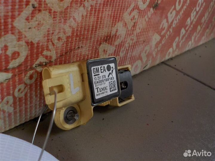 Датчик удара левый Opel Astra-H хэтчбек Z20LER