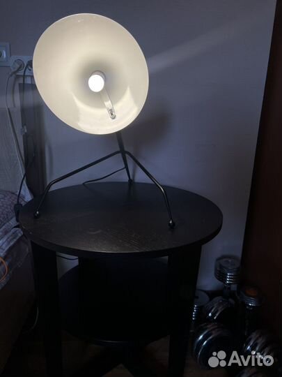 Журнальный столик со светильником