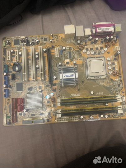 Две материнских платы с процессорами и видеокарта