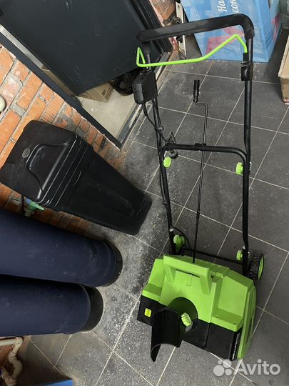 Снегоуборрчная машина электрическая